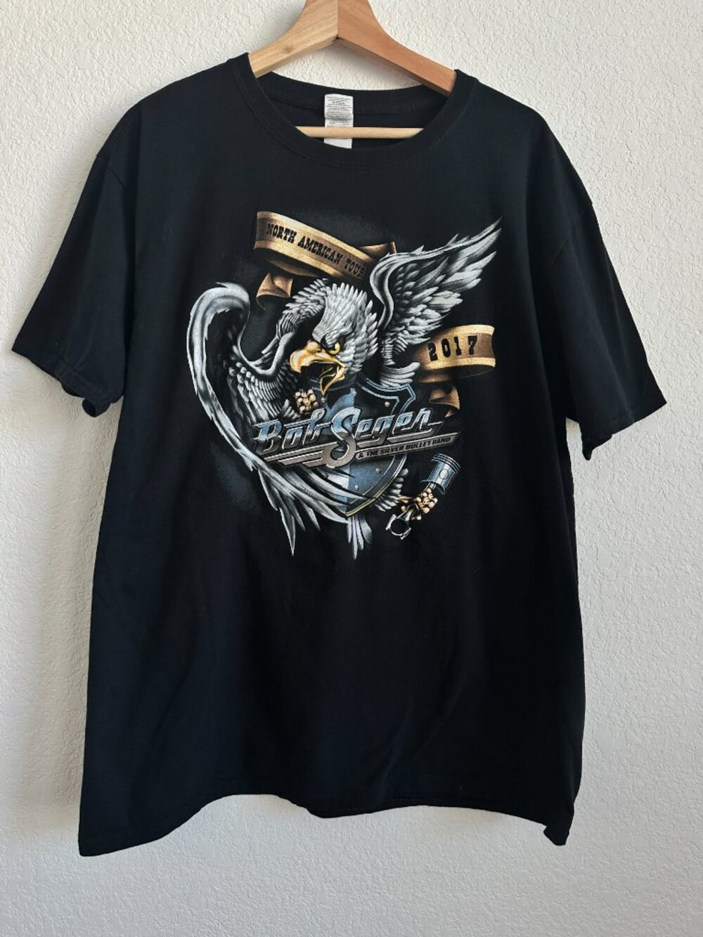 Bob Seger & The Silver Bullet Band Bullet Club 2017 Tour T-Shirt Men's XL
